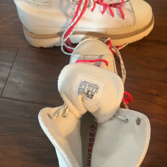 Converse Chuck Taylor All Terrain Leather Boots- NWOT Unisex Size W10M8.5 - Picture 6 of 10